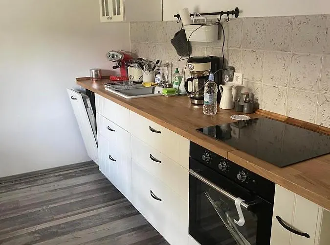 Velelak Apartament *